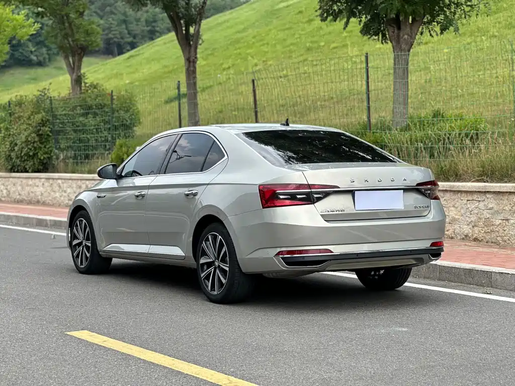 Superb TSI280 DSG Premium