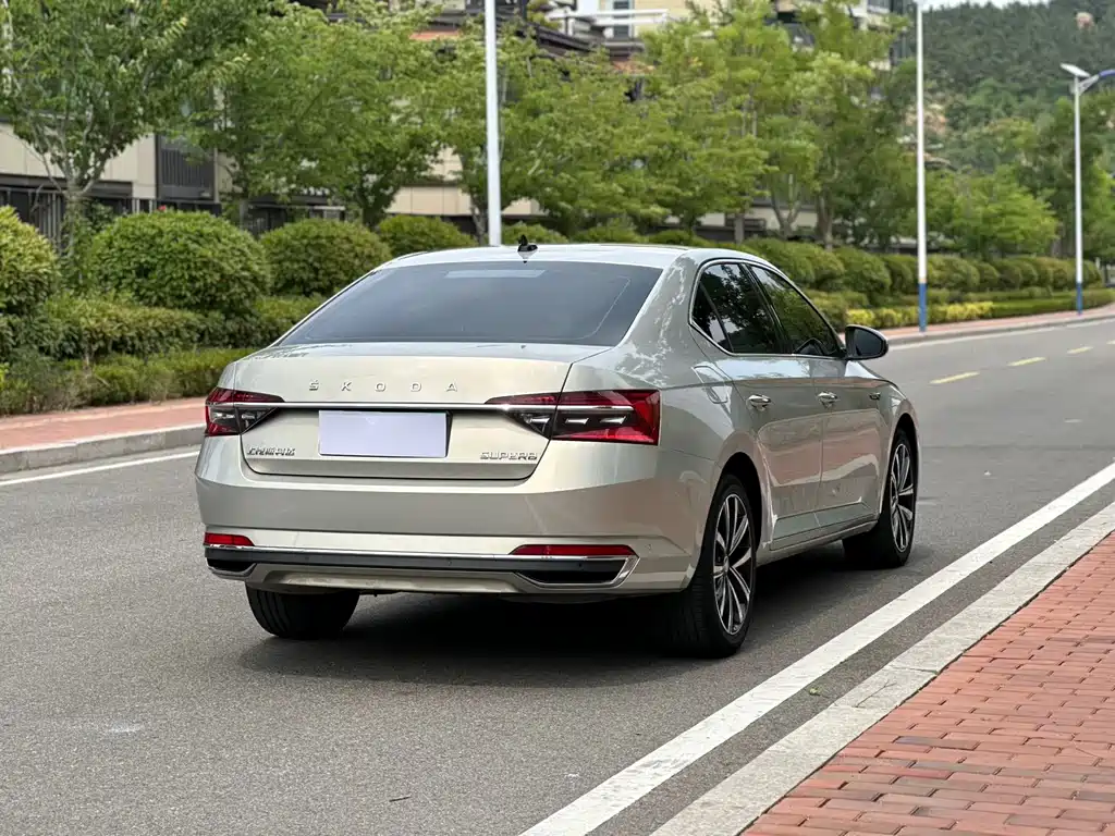 Superb TSI280 DSG Premium