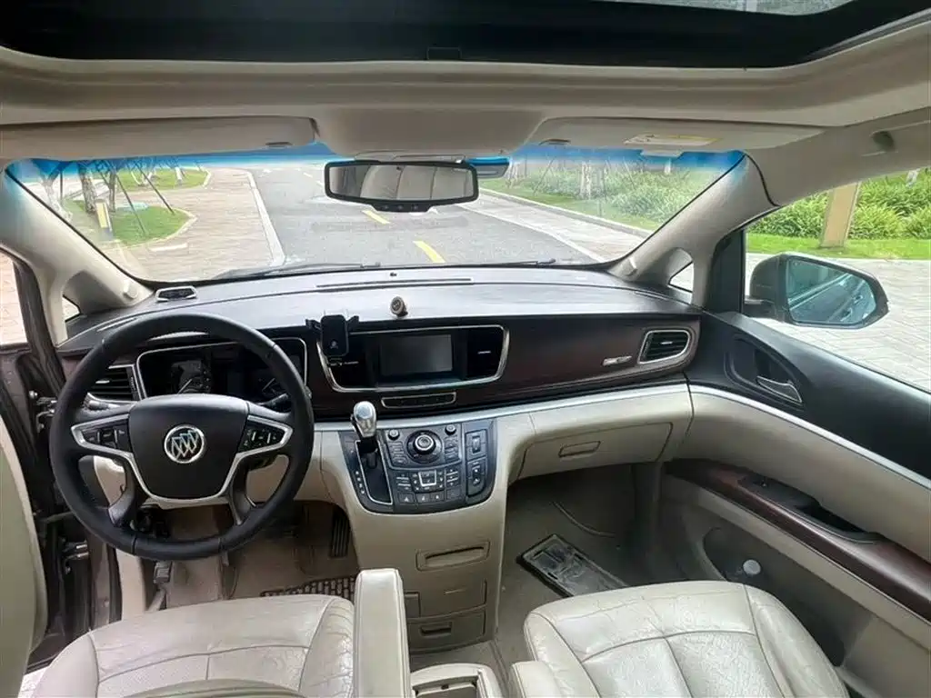 Buick GL8 3.0 L XT Luxury Business Flagship