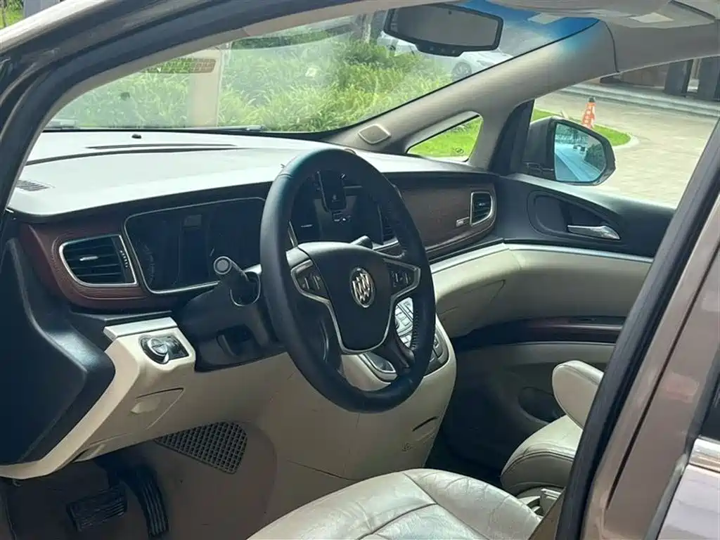Buick GL8 3.0 L XT Luxury Business Flagship