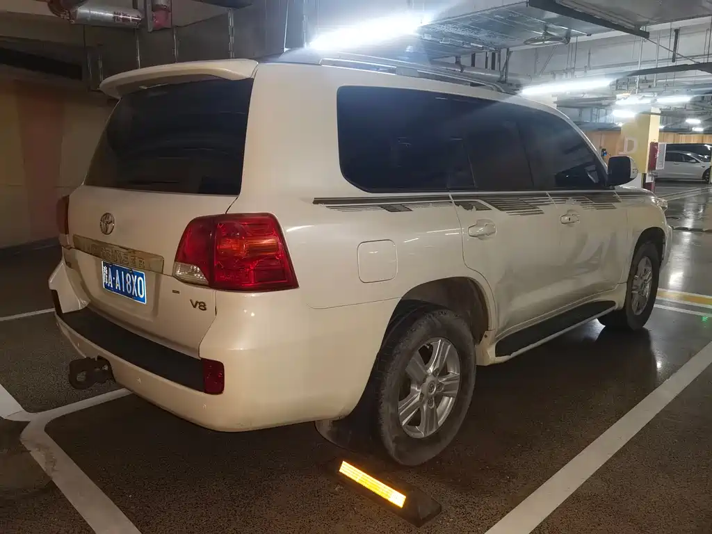 Land Cruiser (Import) 4.0 L V6 Middle East Base