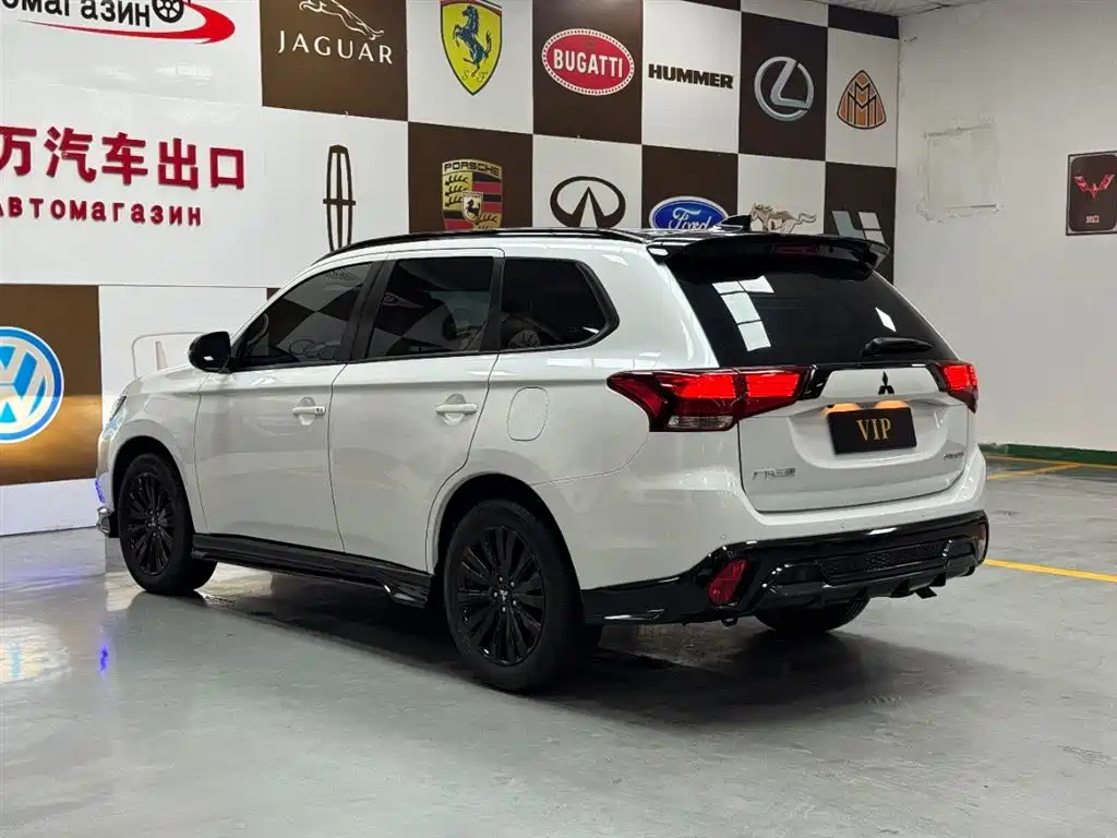 Outlander 欧蓝德 2021款 2.0 L 两驱曜动版 5座