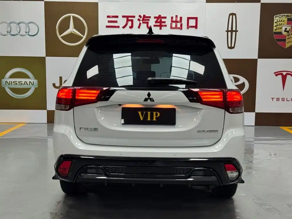 Outlander 欧蓝德 2021款 2.0 L 两驱曜动版 5座