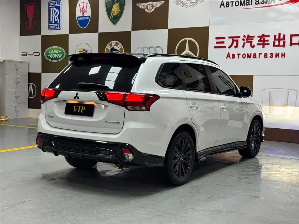 Outlander 欧蓝德 2021款 2.0 L 两驱曜动版 5座