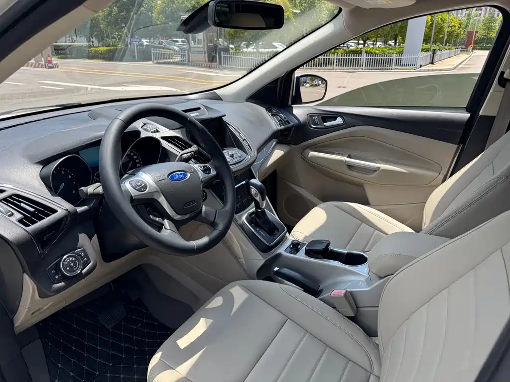 Kuga 1.5 L GTDi 4 WD Elite