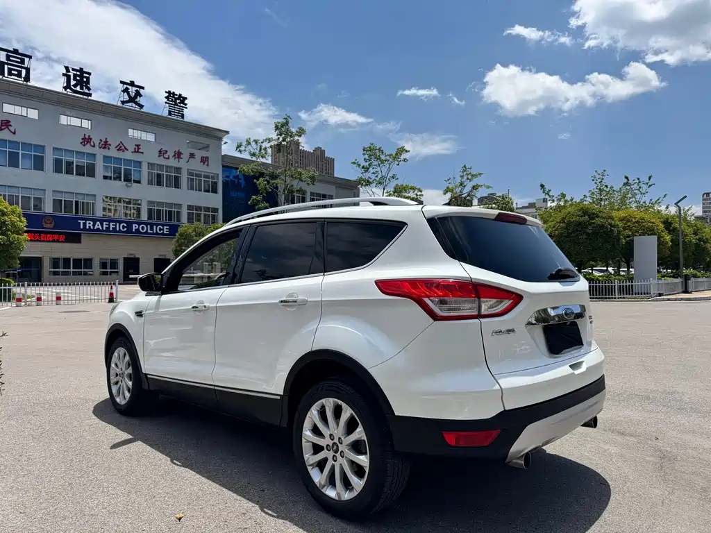 Kuga 1.5 L GTDi 4 WD Elite