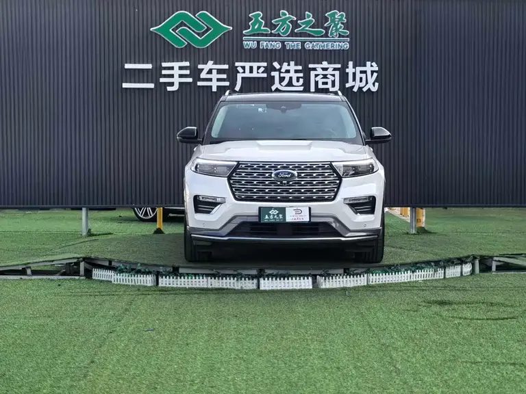 Ford Explorer EcoBoost 285 4 WD Titanium 6-seat