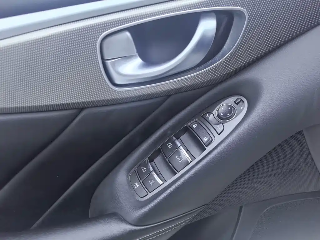 Infiniti Q50 L 2.0 T Comfort Enjoyment CN-VI