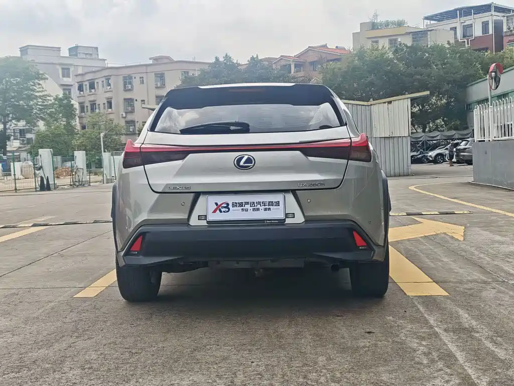 Lexus UX 260 h · CN-V
