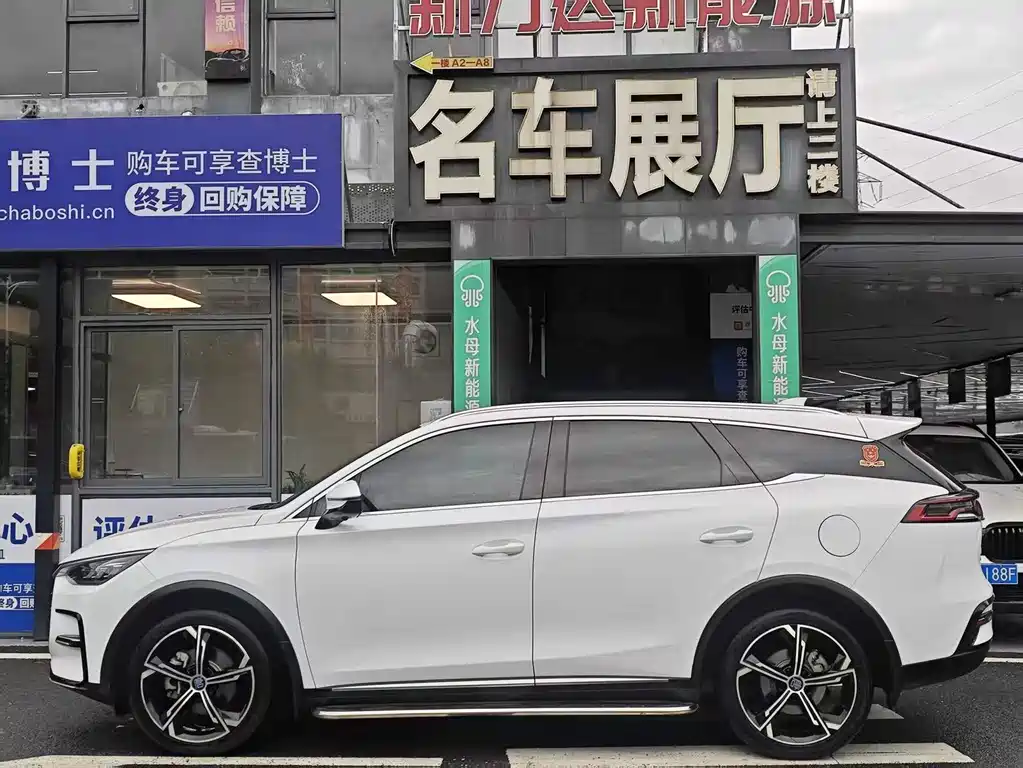Tang NEV DM-i 112 KM Distinguished