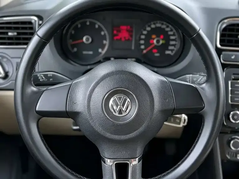 Volkswagen Polo 1.6 L Auto Premium Cool