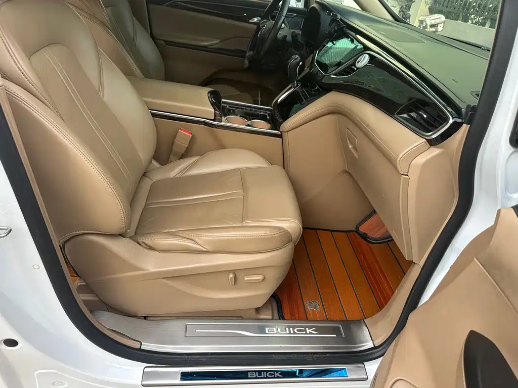 Buick GL8 ES 28 T Luxury CN-V