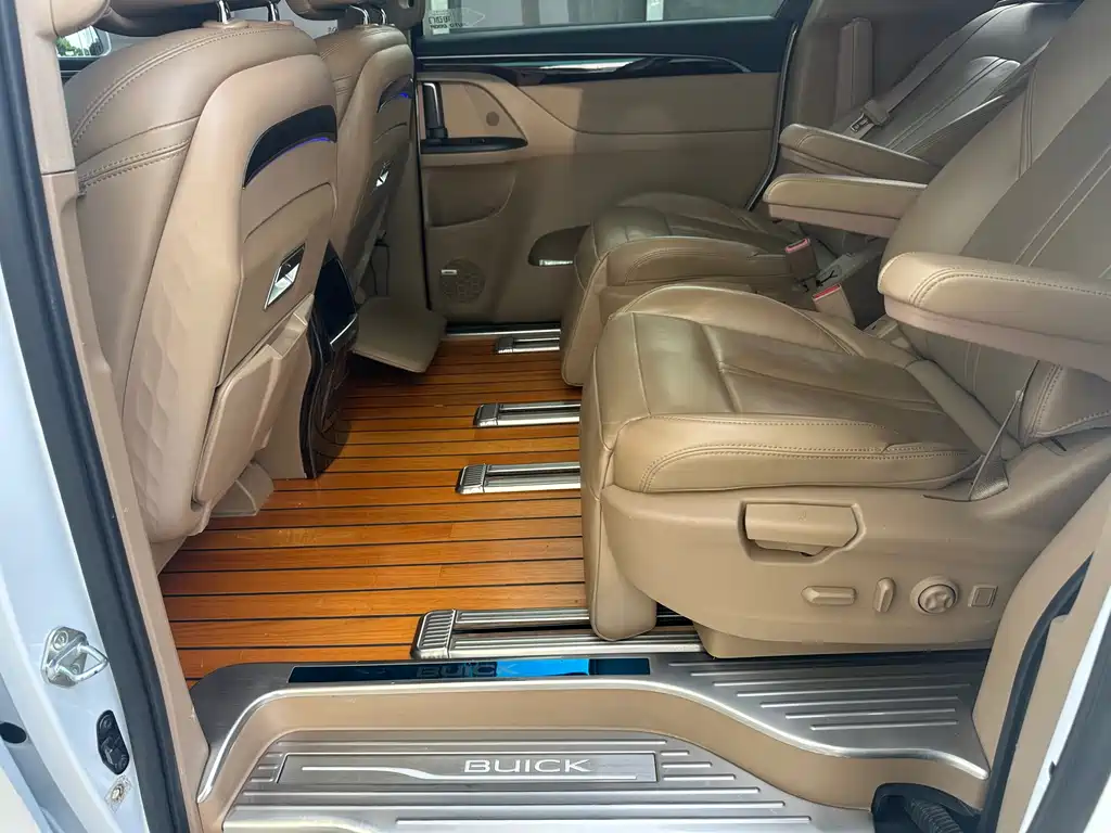 Buick GL8 ES 28 T Luxury CN-V