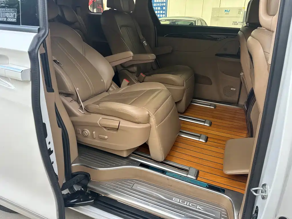 Buick GL8 ES 28 T Luxury CN-V