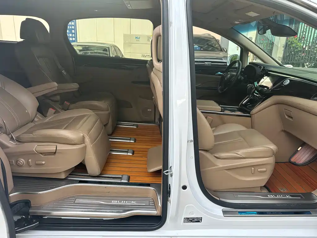 Buick GL8 ES 28 T Luxury CN-V