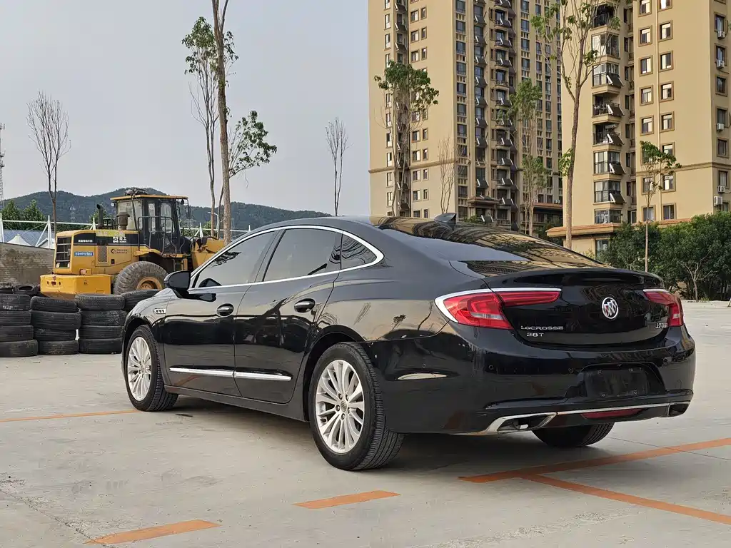 LaCrosse Facelift 28 T Elite
