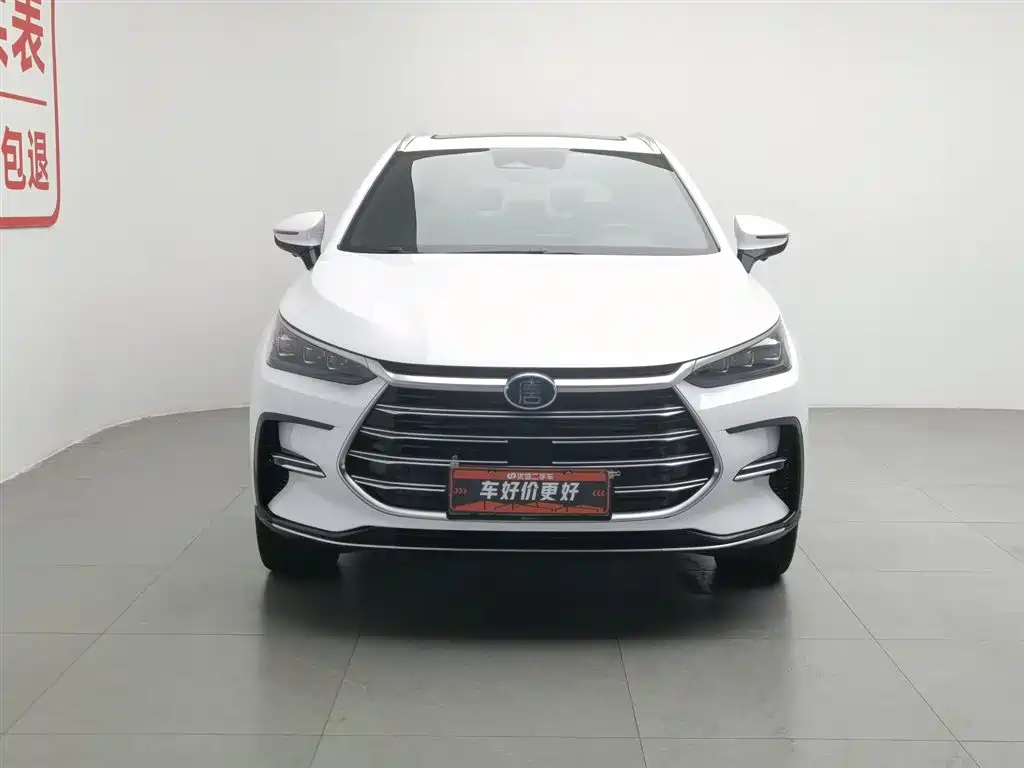 Tang NEV DM-i 112 KM Distinguished
