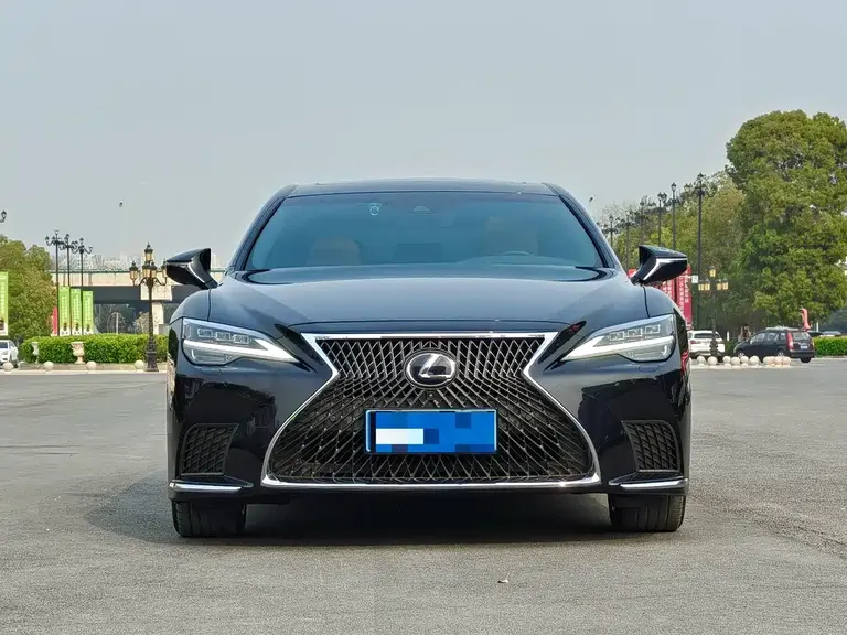 Lexus LS 500 h Outstanding CN-VI