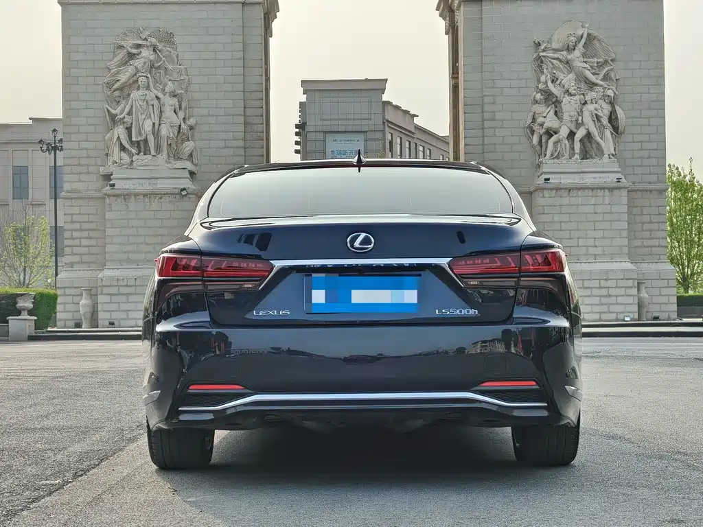 Lexus LS 500 h Outstanding CN-VI