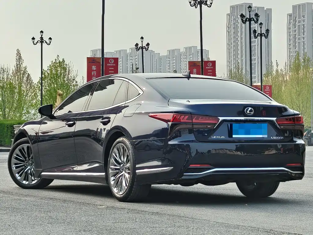 Lexus LS 500 h Outstanding CN-VI
