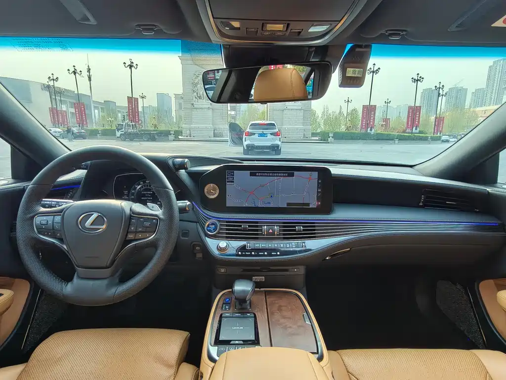 Lexus LS 500 h Outstanding CN-VI