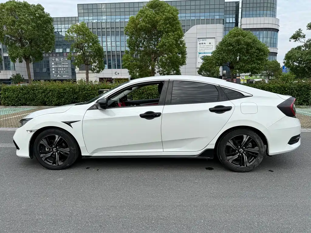 Civic 220 TURBO CVT Ignite Motion CN-VI