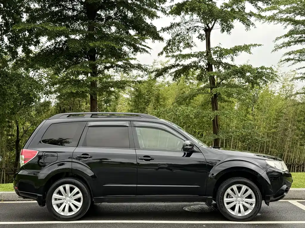 Forester 2.5 i Auto Luxury