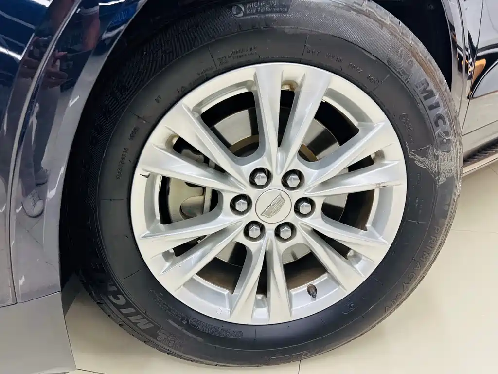 Cadillac XT5 28 T Tech