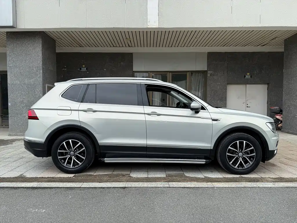Tiguan L 330 TSI Auto 2 WD Luxury
