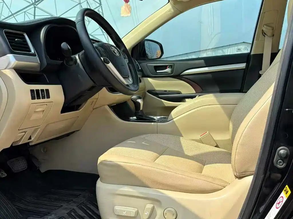 Highlander 2.0 T 4 WD Luxury 7-seat