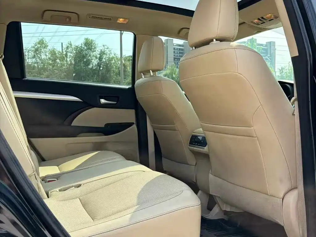 Highlander 2.0 T 4 WD Luxury 7-seat