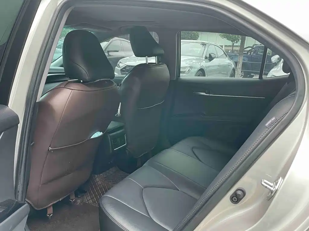 Camry 2.0 G Luxury