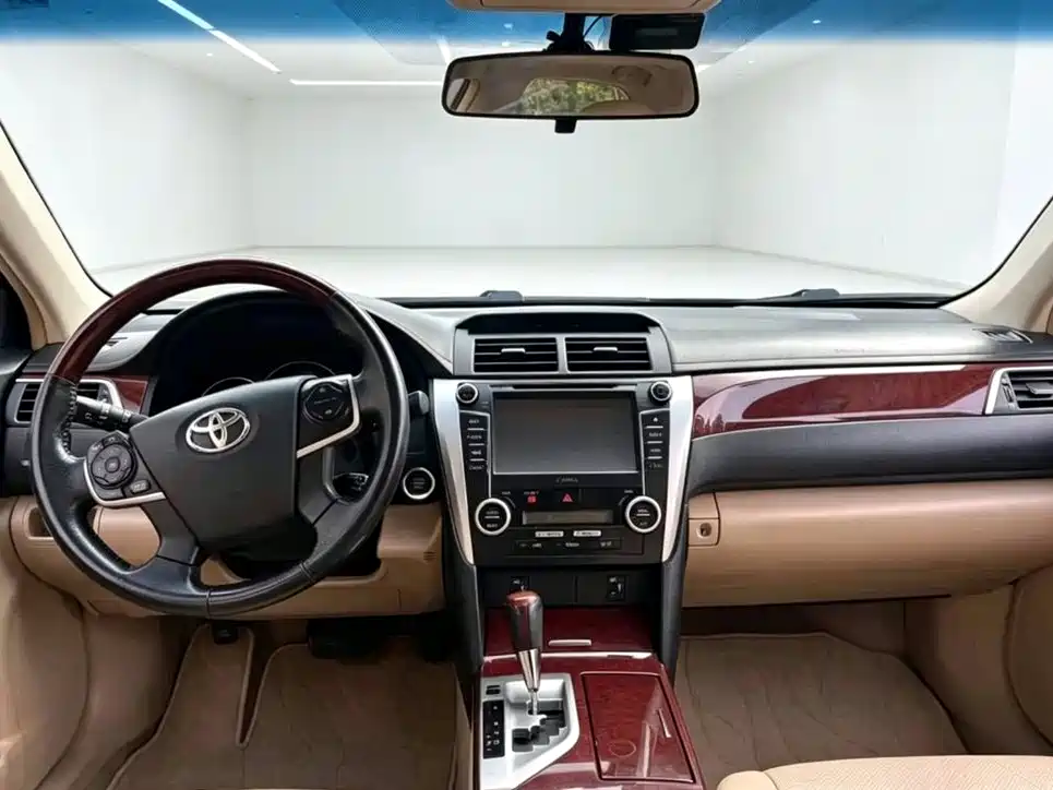 Camry 2.5 G Luxury