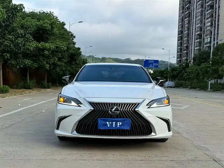 Lexus ES 260 Outstanding