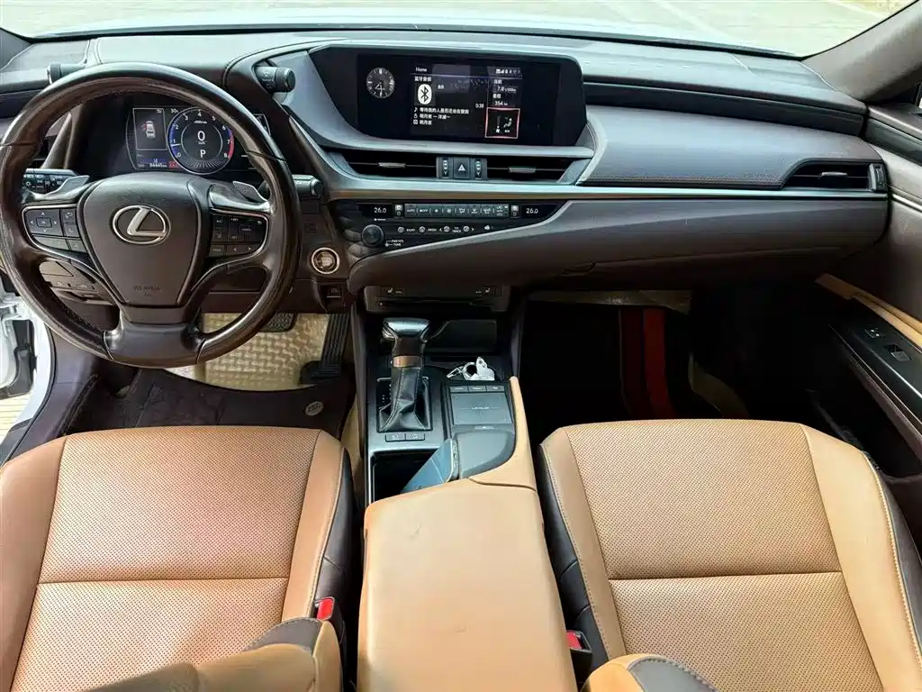 Lexus ES 260 Outstanding