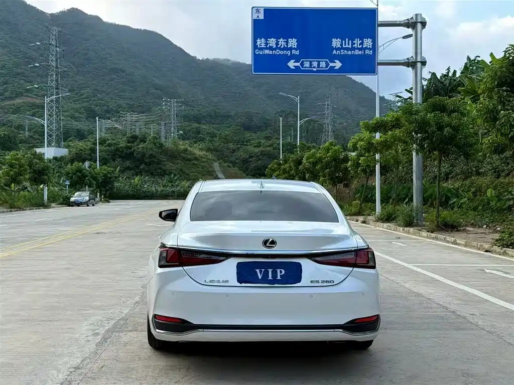 Lexus ES 260 Outstanding