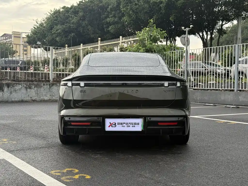 Lynk & Co 10 EM-P 领克10 2025款 240四驱Ultra运动版