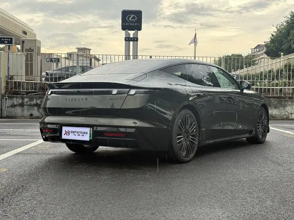 Lynk & Co 10 EM-P 领克10 2025款 240四驱Ultra运动版