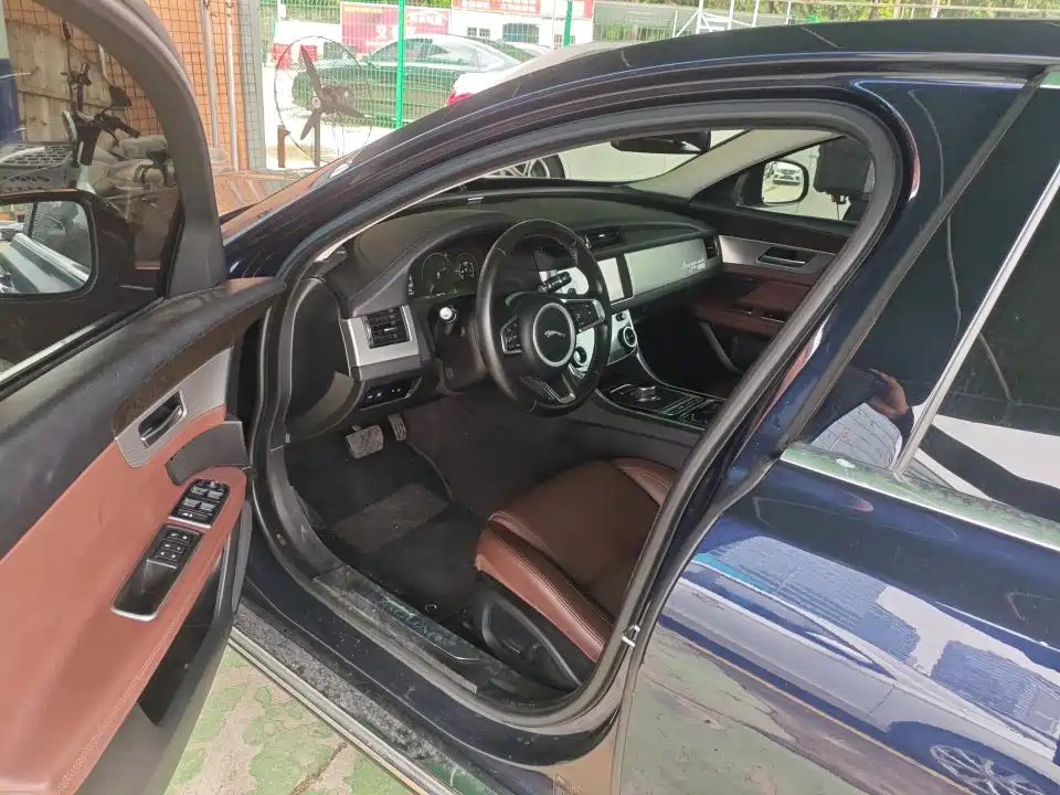 Jaguar XFL XFL 2.0 T 250 PS 2 WD Luxury