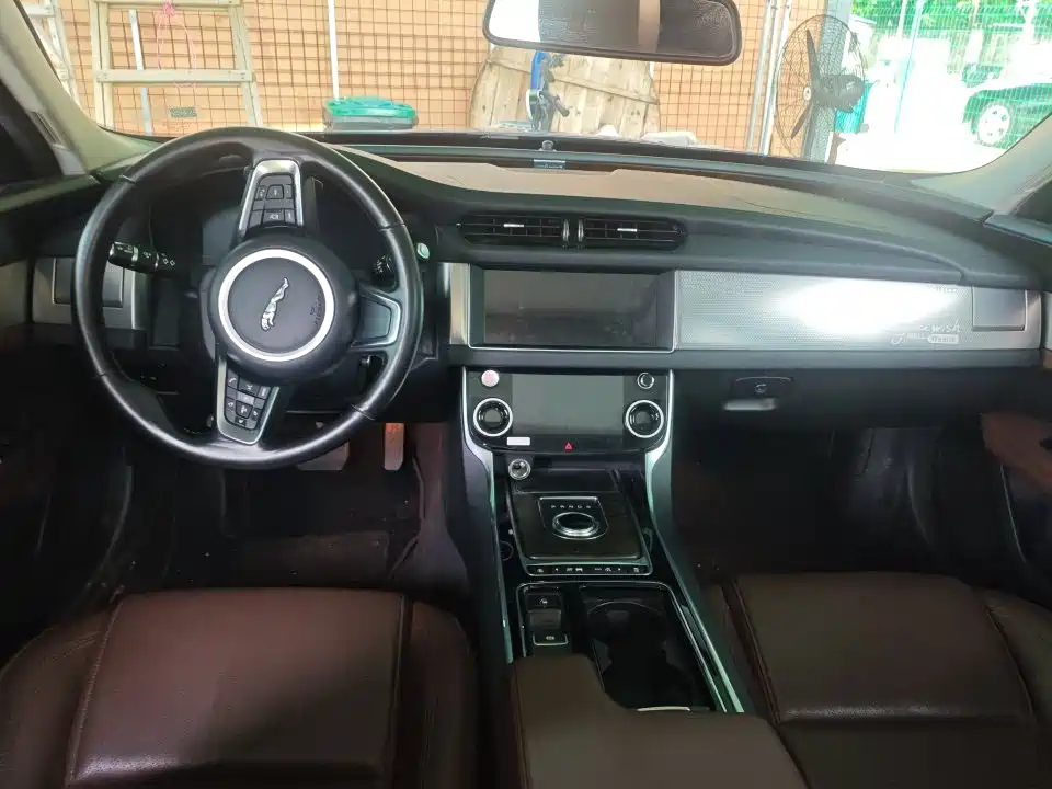 Jaguar XFL XFL 2.0 T 250 PS 2 WD Luxury