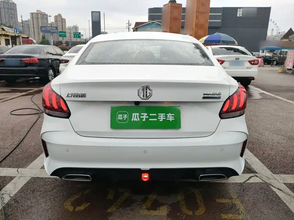 MG5 180 DVVT CVT Youth Luxury