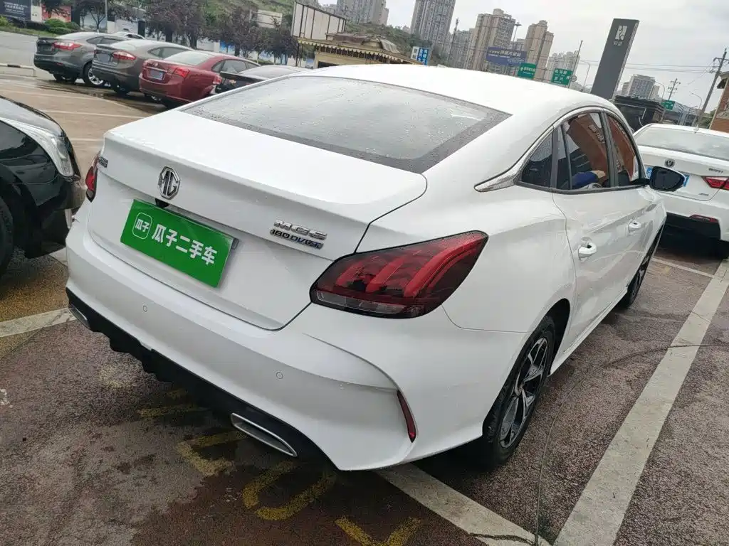 MG5 180 DVVT CVT Youth Luxury