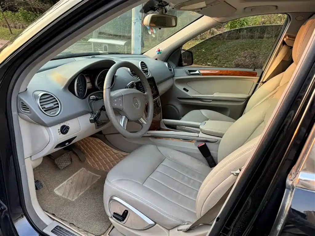 Mercedes-Benz M-Class ML 350 Distinguished
