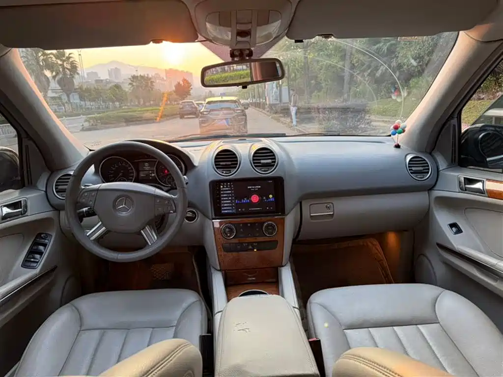 Mercedes-Benz M-Class ML 350 Distinguished