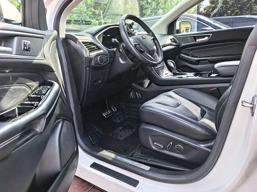 Edge EcoBoost 245 4 WD Supreme Sharp 7-seat