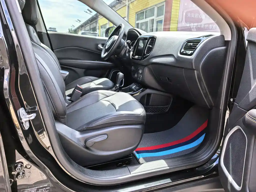 Compass 220 T Auto Home Enjoyment