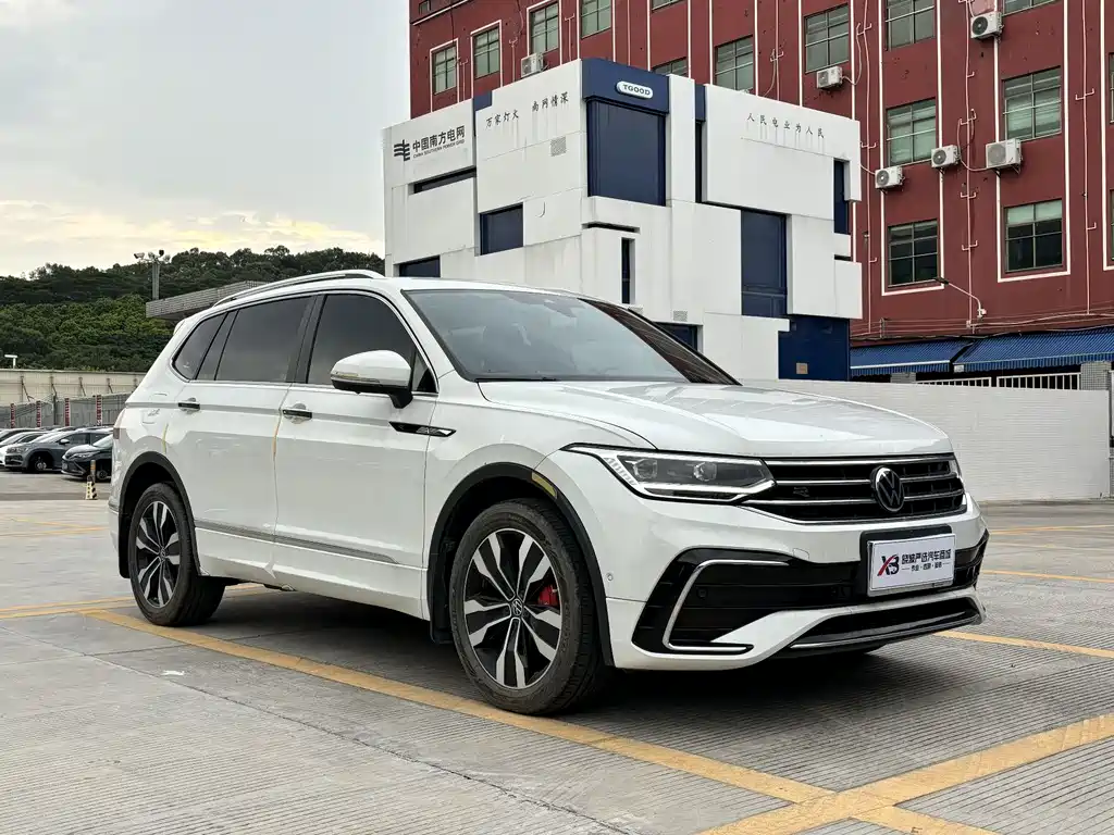 Tiguan L 330 TSI Auto 2 WD R-Line Premium