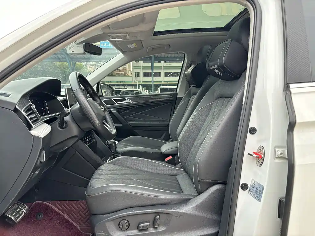 Tiguan L 330 TSI Auto 2 WD R-Line Premium