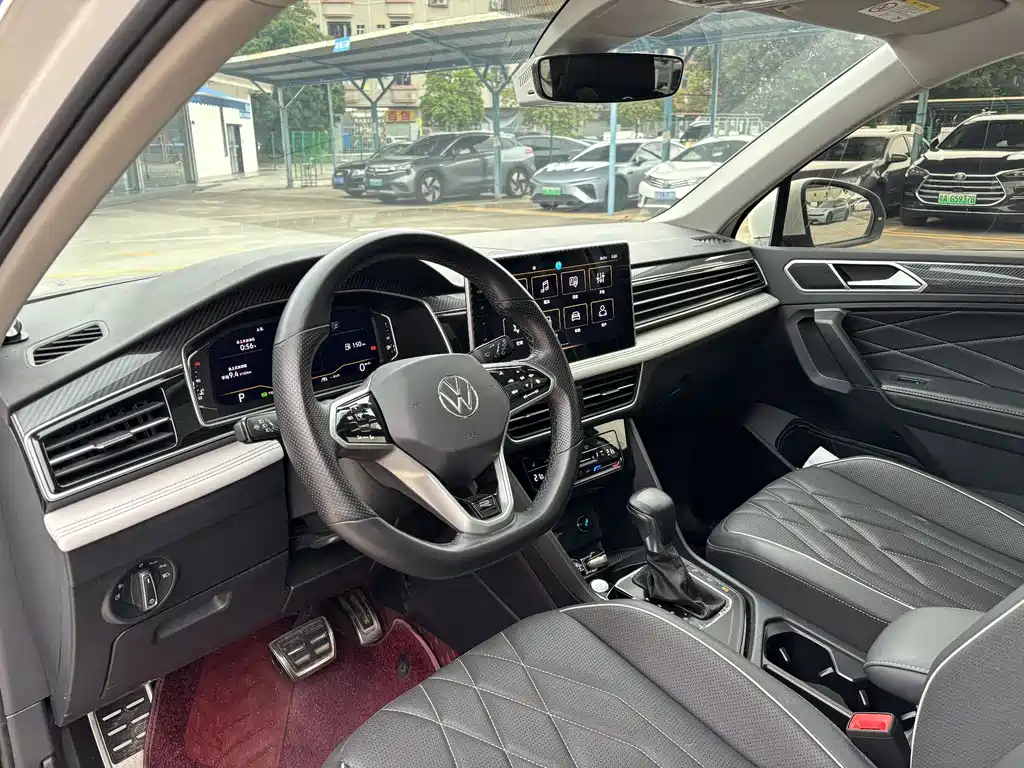Tiguan L 330 TSI Auto 2 WD R-Line Premium