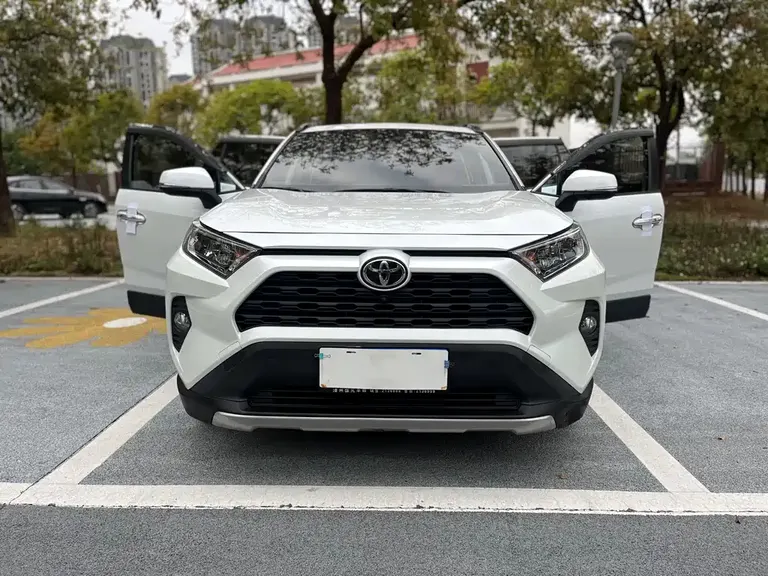 Toyota RAV4 2.0 L CVT 2 WD Style
